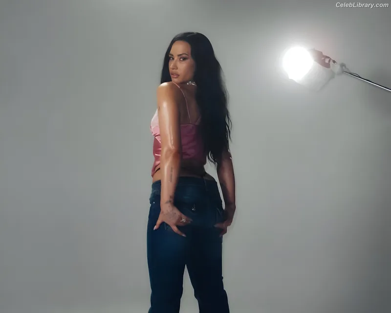 Demi Lovato photo 14 of 1234