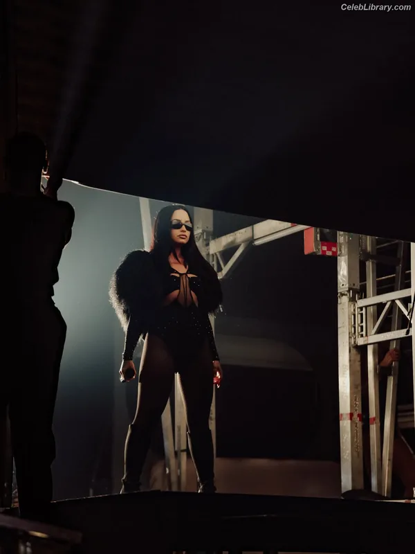 Demi Lovato photo 1 of 1234