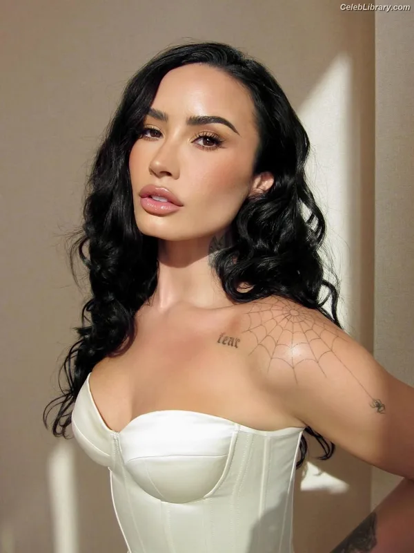Demi Lovato photo 10 of 1234