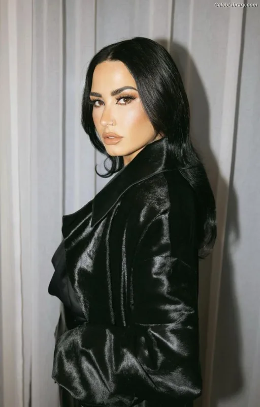 Demi Lovato photo 12 of 1234