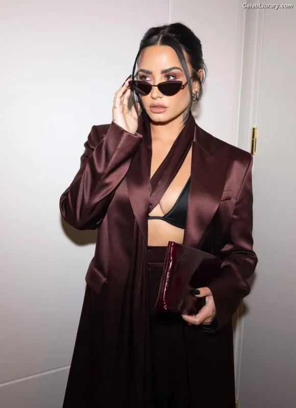 Demi Lovato photo 14 of 1234