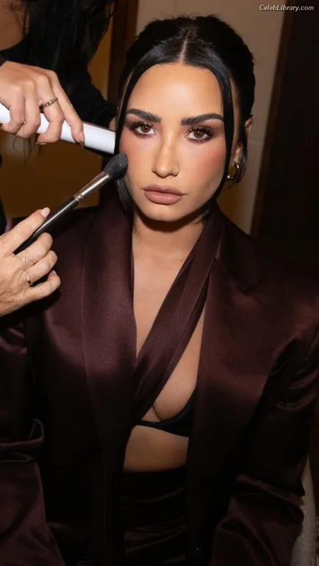 Demi Lovato photo 15 of 1234