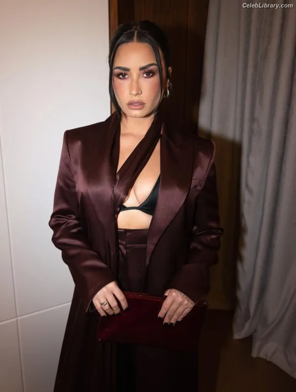 Demi Lovato photo 16 of 1234