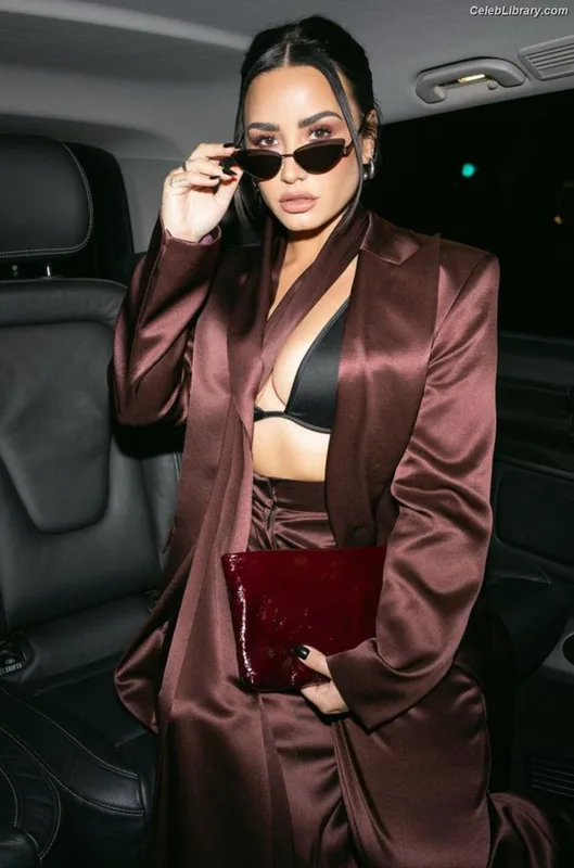 Demi Lovato photo 17 of 1234