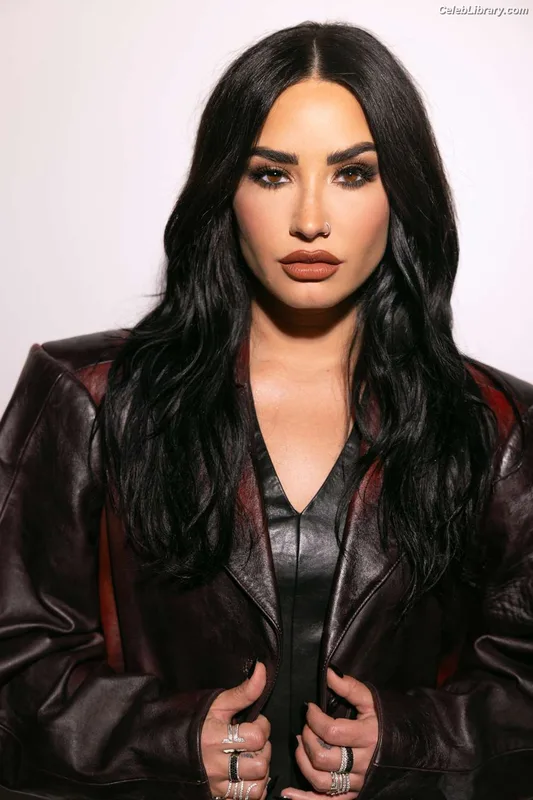 Demi Lovato photo 21 of 1234