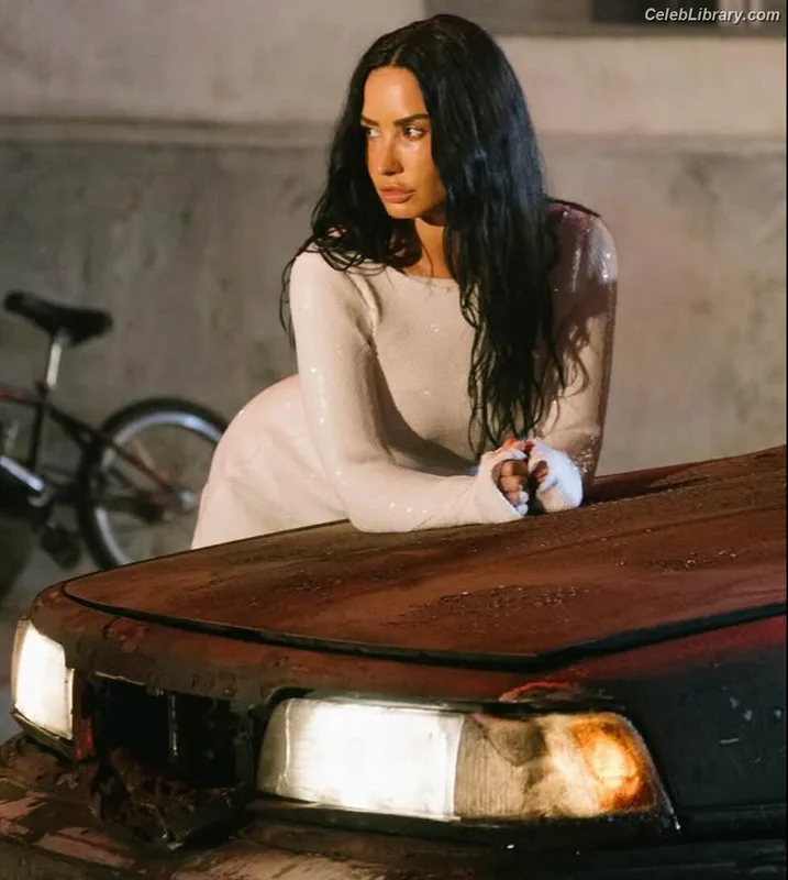 Demi Lovato photo 23 of 1234