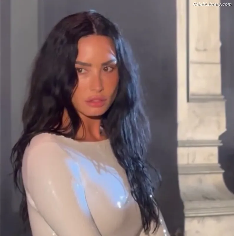 Demi Lovato photo 24 of 1234