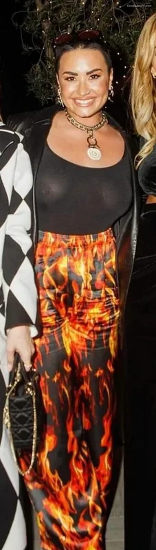 Demi Lovato photo 6 of 1234