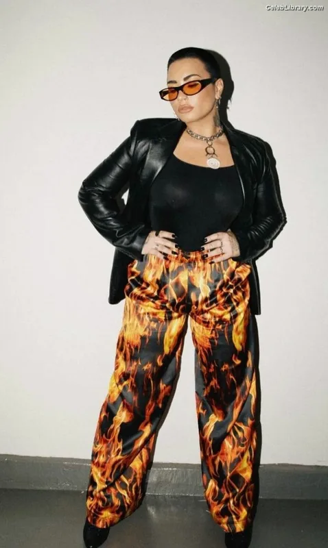 Demi Lovato photo 7 of 1234