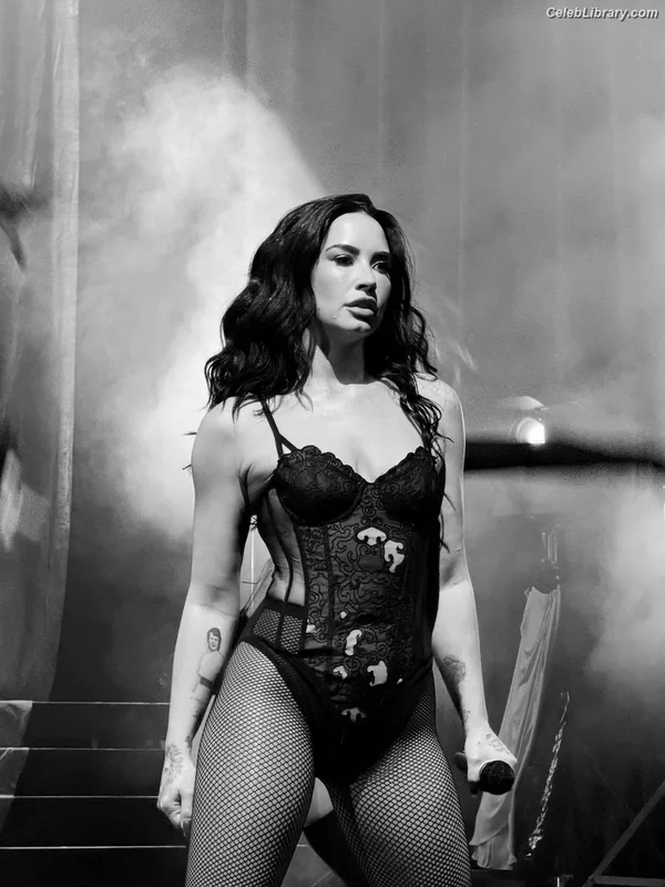 Demi Lovato photo 15 of 1234