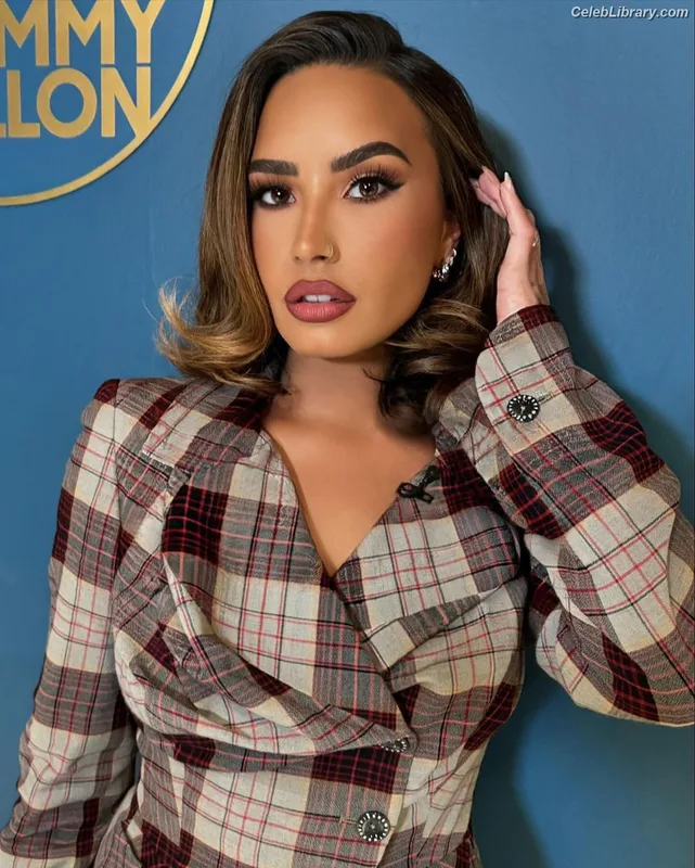 Demi Lovato photo 16 of 1234