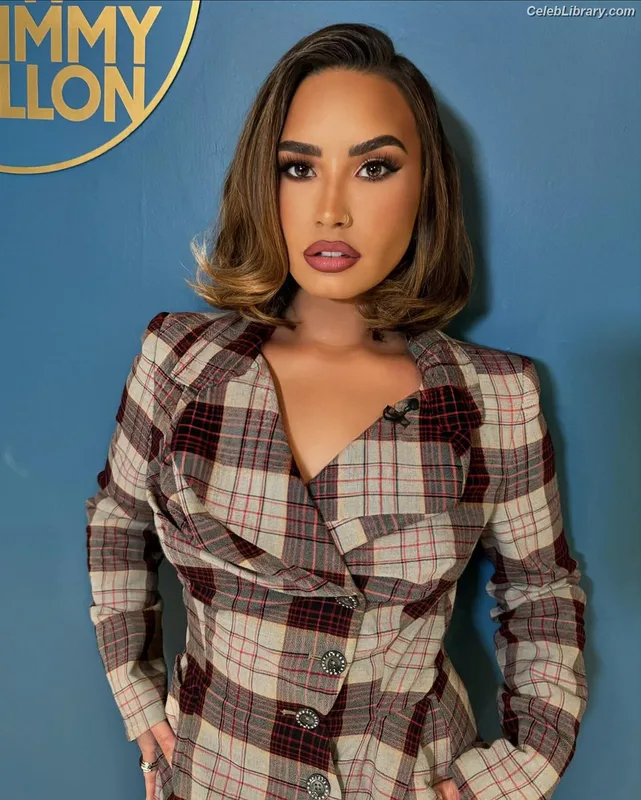 Demi Lovato photo 18 of 1234