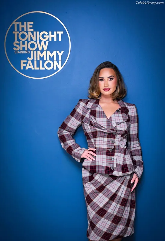 Demi Lovato photo 21 of 1234