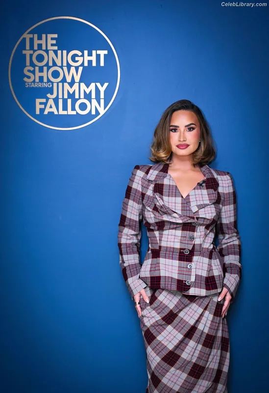 Demi Lovato photo 22 of 1234