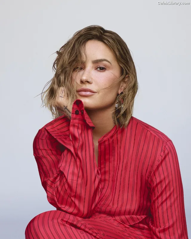 Demi Lovato photo 2 of 1234