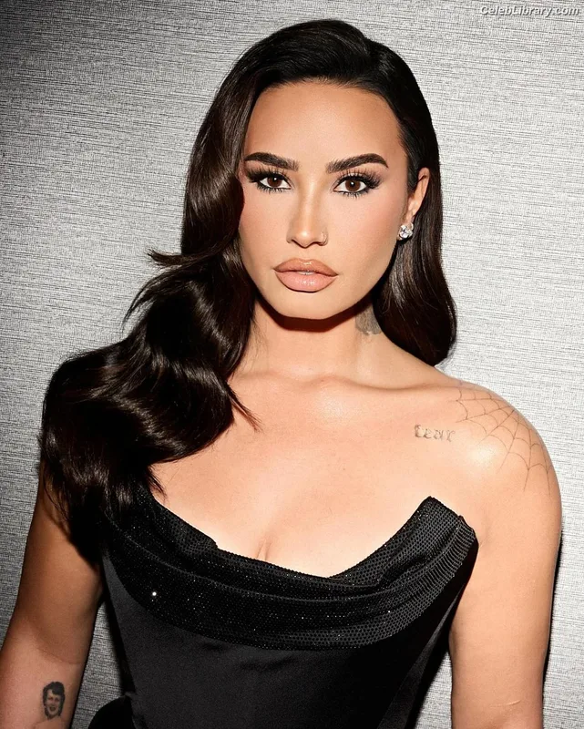 Demi Lovato photo 15 of 1234