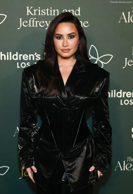 Demi Lovato photo 16 of 1234