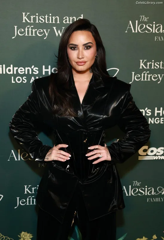 Demi Lovato photo 17 of 1234