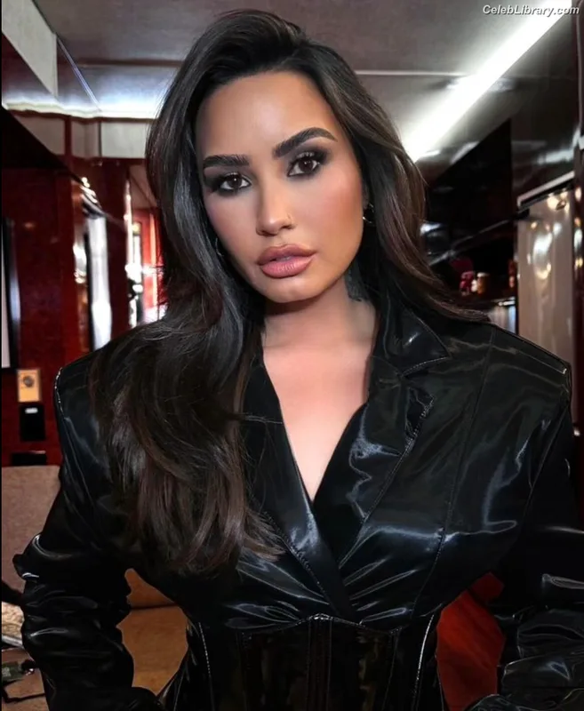 Demi Lovato photo 19 of 1234