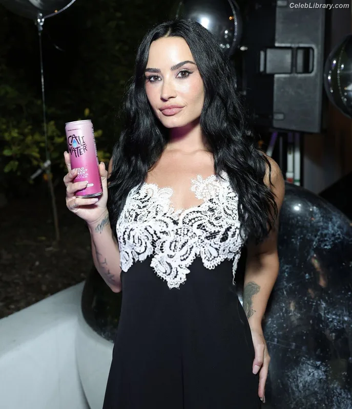Demi Lovato photo 22 of 1234