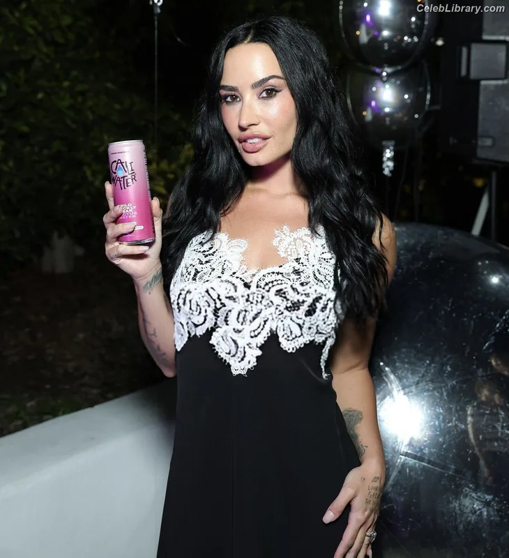 Demi Lovato photo 24 of 1234