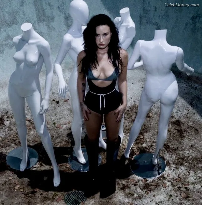 Demi Lovato photo 8 of 1234