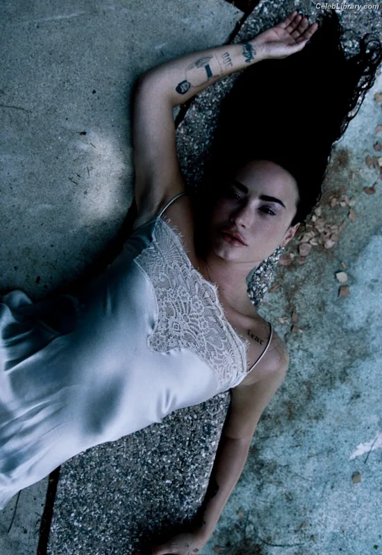Demi Lovato photo 9 of 1234
