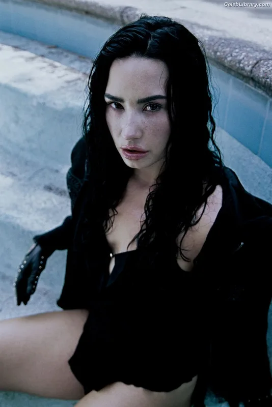 Demi Lovato photo 11 of 1234