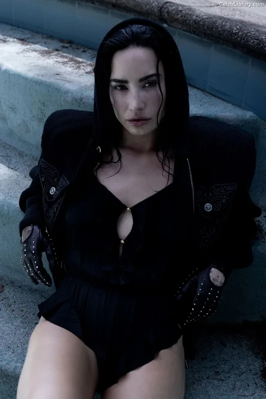 Demi Lovato photo 15 of 1234