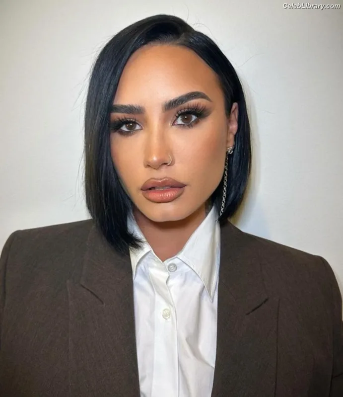 Demi Lovato photo 17 of 1234