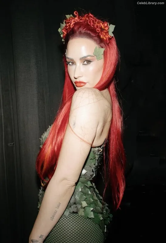 Demi Lovato photo 4 of 1234