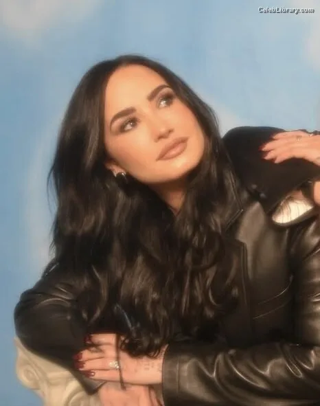 Demi Lovato photo 10 of 1234