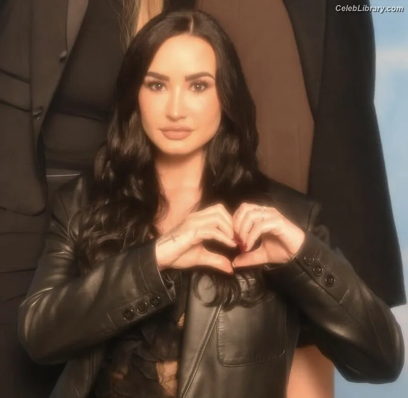 Demi Lovato photo 11 of 1234