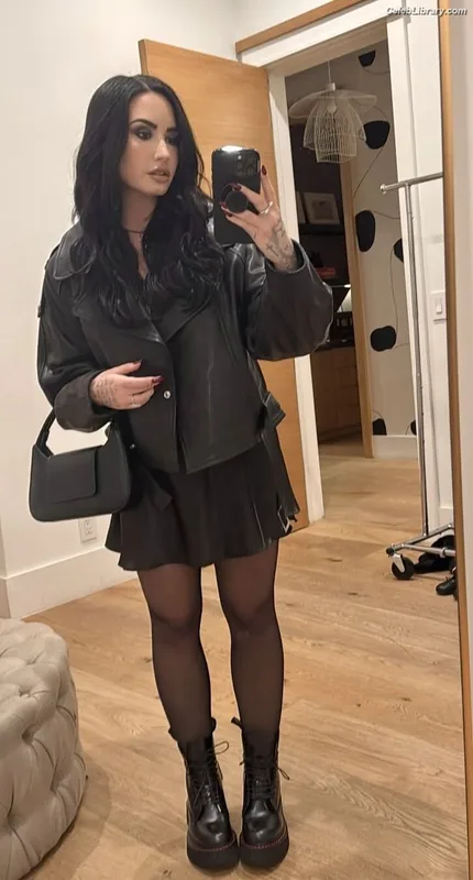 Demi Lovato photo 12 of 1234
