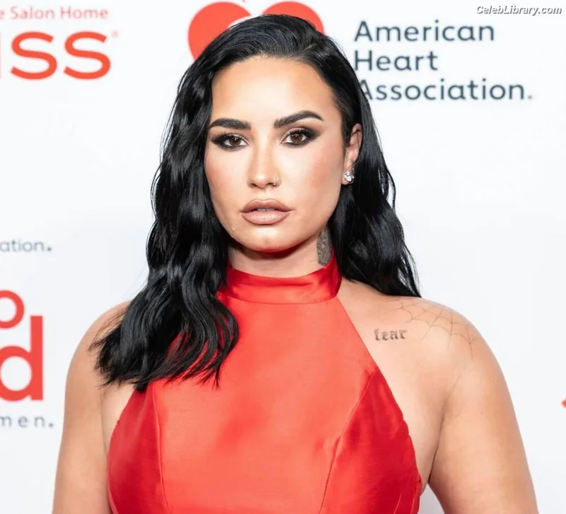 Demi Lovato photo 20 of 1234