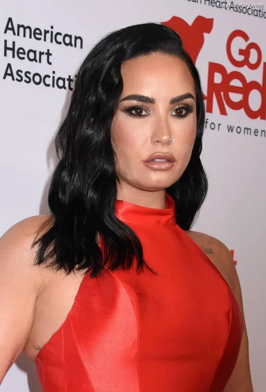 Demi Lovato photo 23 of 1234