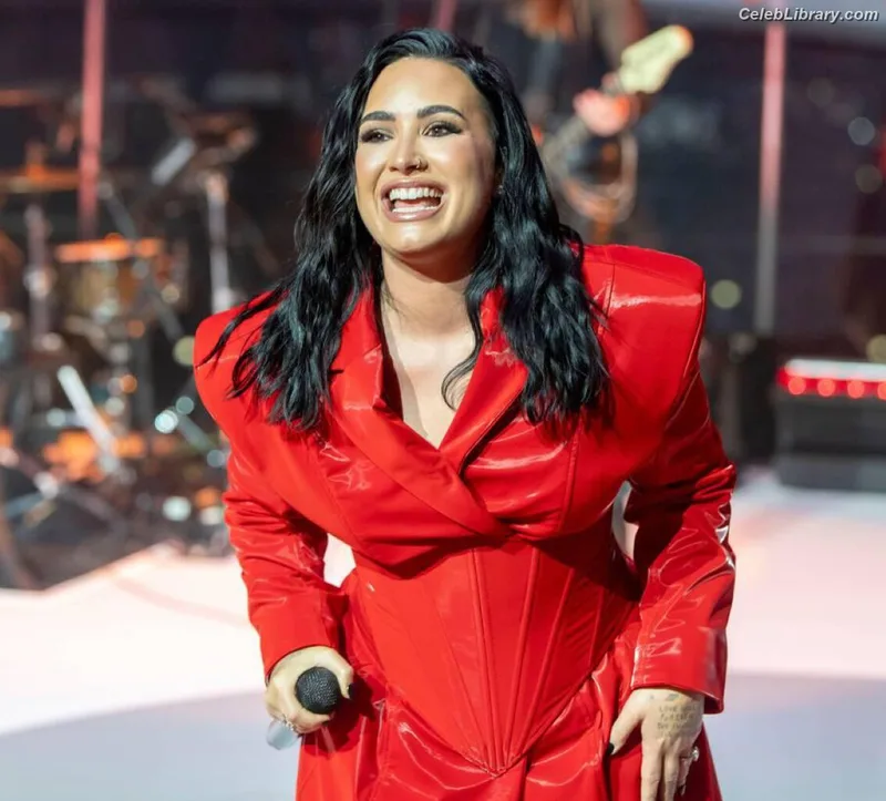 Demi Lovato photo 24 of 1234