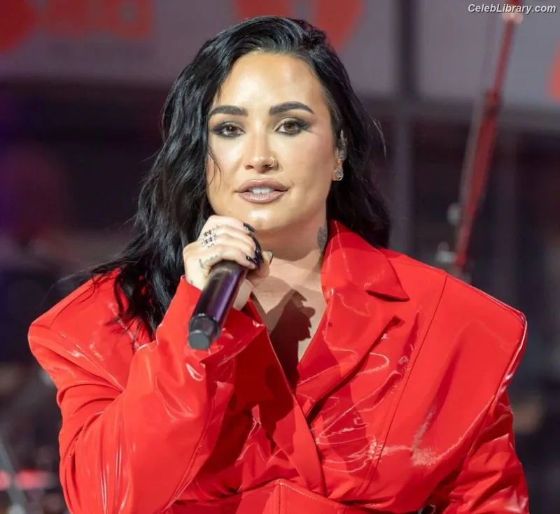 Demi Lovato photo 2 of 1234