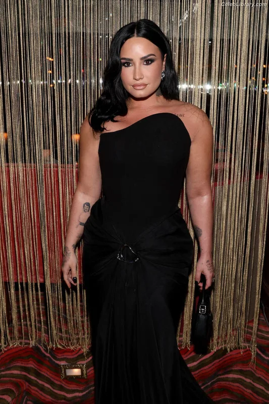 Demi Lovato photo 6 of 1234