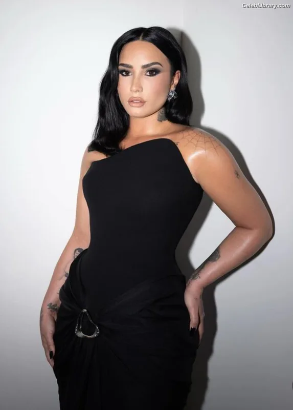Demi Lovato photo 10 of 1234
