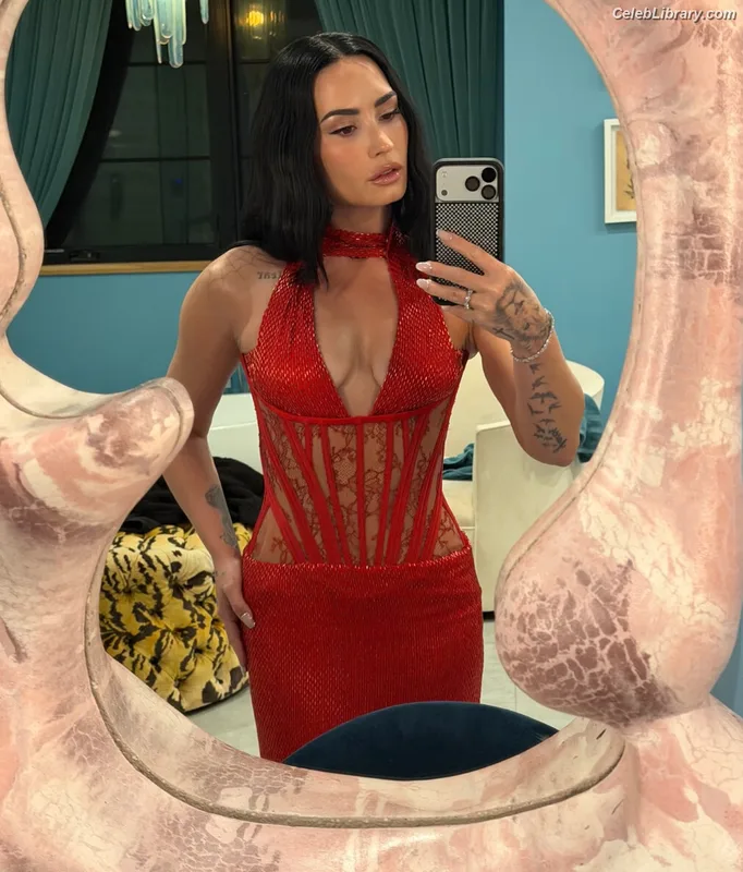 Demi Lovato photo 17 of 1234