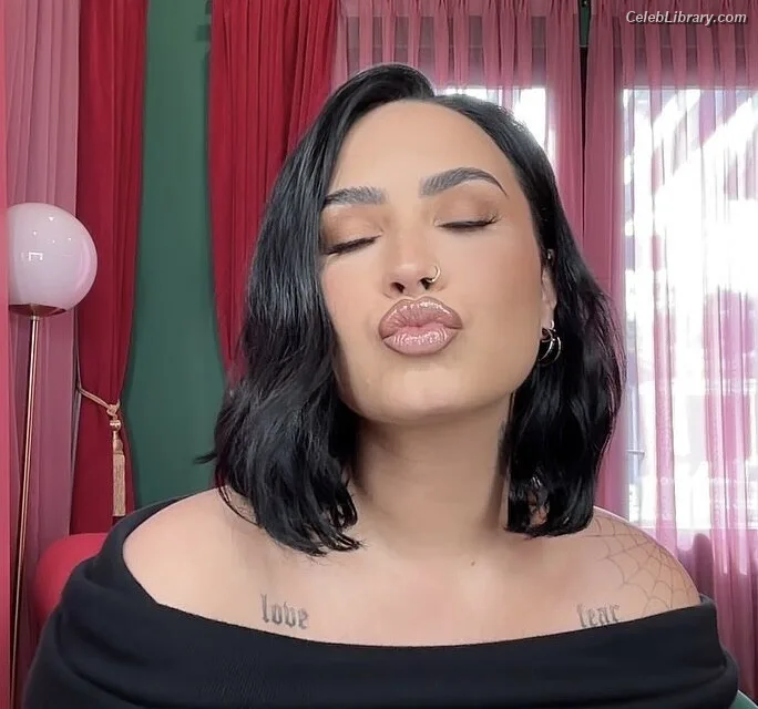 Demi Lovato photo 22 of 1234