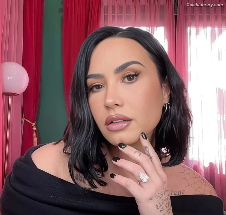 Demi Lovato photo 23 of 1234