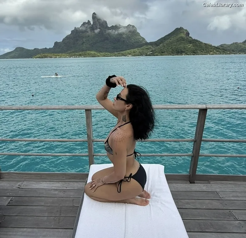 Demi Lovato photo 1 of 1234
