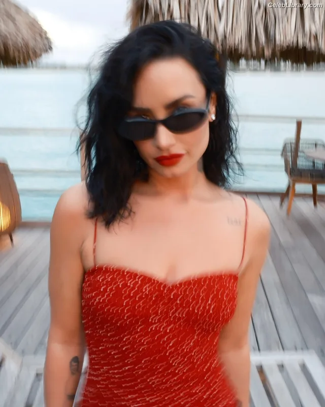 Demi Lovato photo 3 of 1234