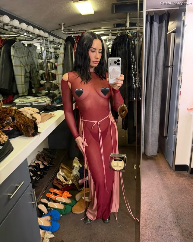 Demi Lovato photo 6 of 1234