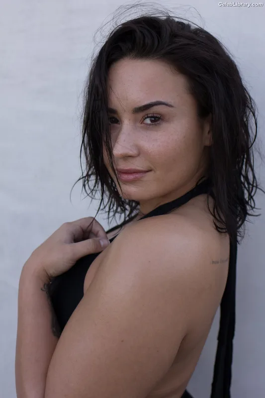 Demi Lovato photo 12 of 1234