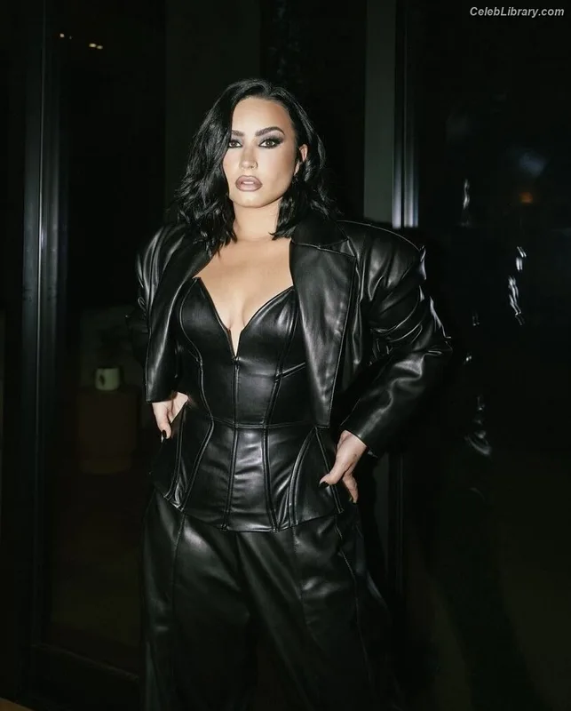 Demi Lovato photo 13 of 1234