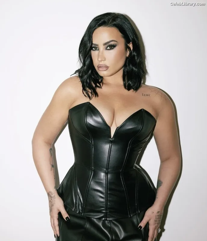 Demi Lovato photo 16 of 1234