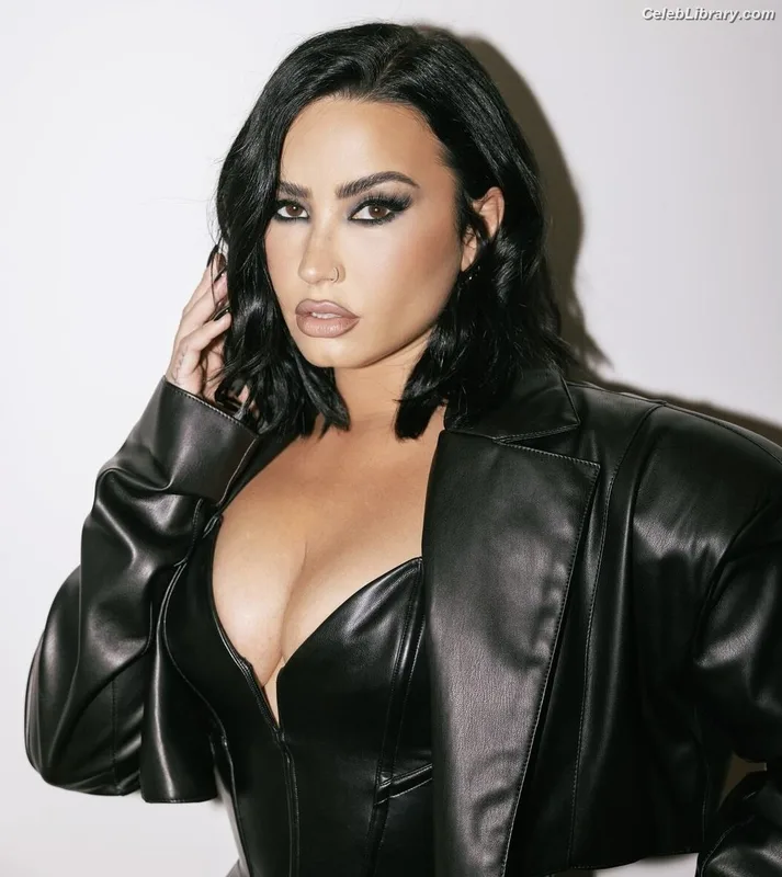Demi Lovato photo 18 of 1234